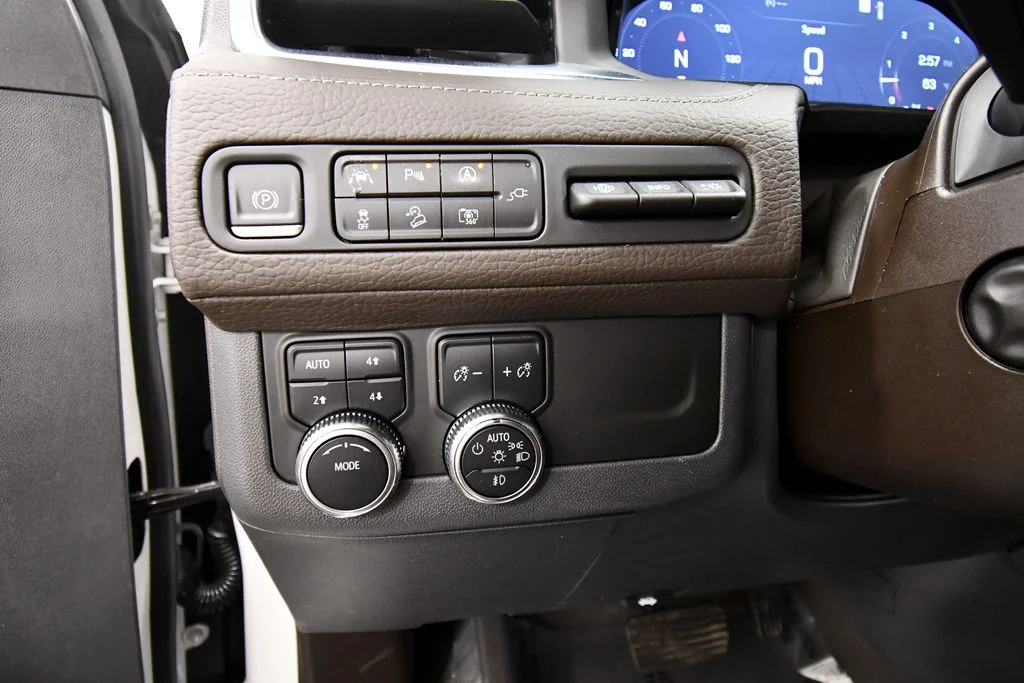 Used 2022 White GMC Denali image 19