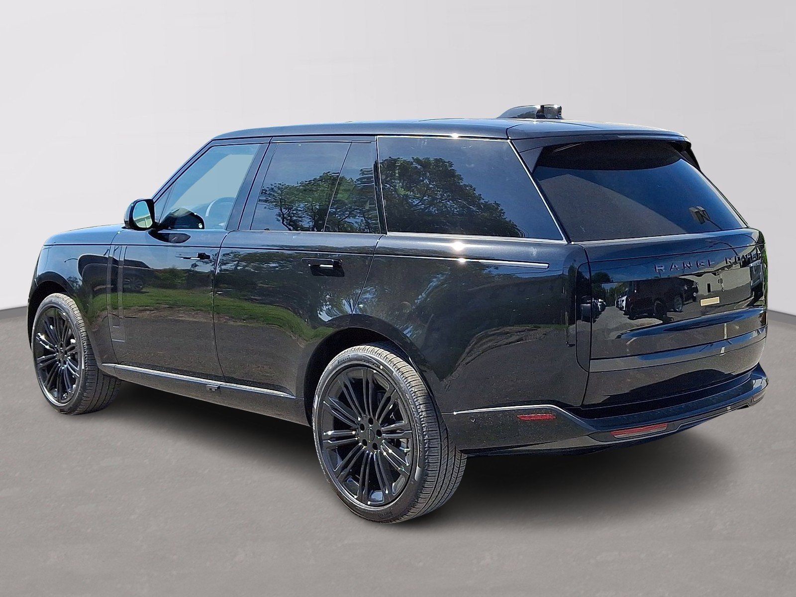 New 2026 Santorini Black Land Rover SE image 4