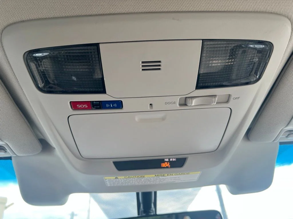Used 2018 White Subaru 2.5i Premium image 17