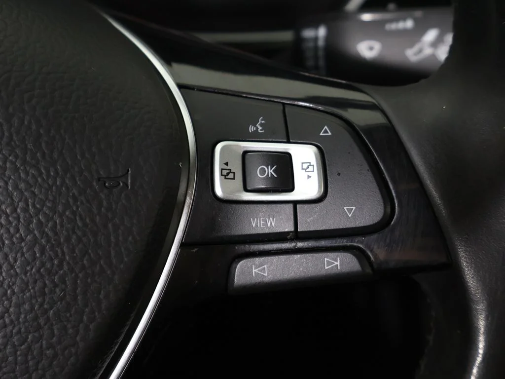 Used 2019 Pure White Volkswagen 1.4T SE image 40