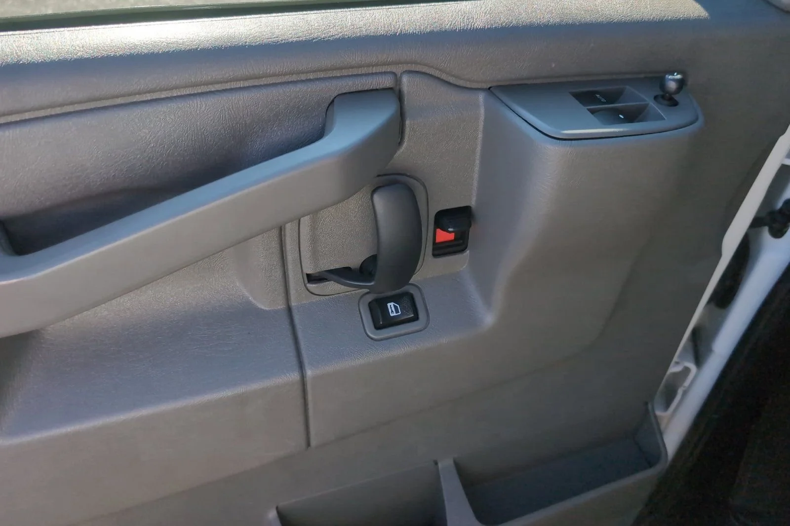 Used 2017 SUMMIT WHITE Chevrolet LT image 12