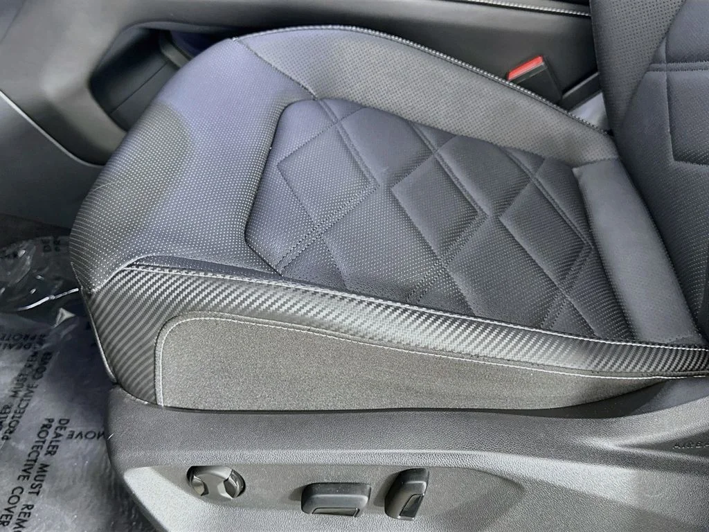 Used 2024 Gray Volkswagen 2.0T SE w/Technology image 19