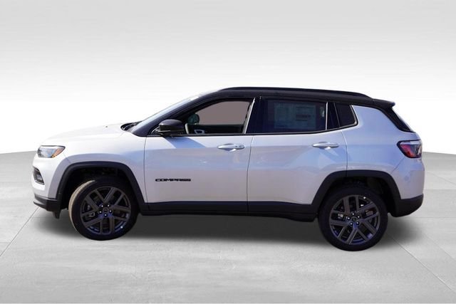 New 2026 Silver Zynith Metallic Clearcoat Jeep Limited image 6