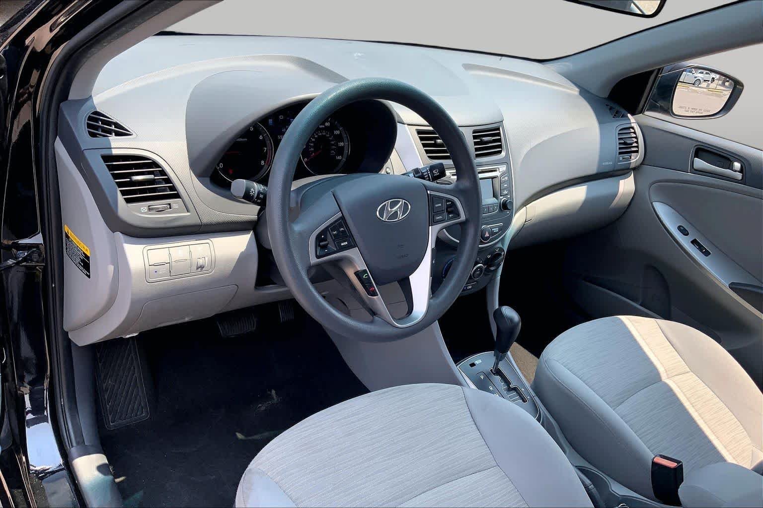 Used 2016 Ultra Black Pearl Hyundai SE image 16
