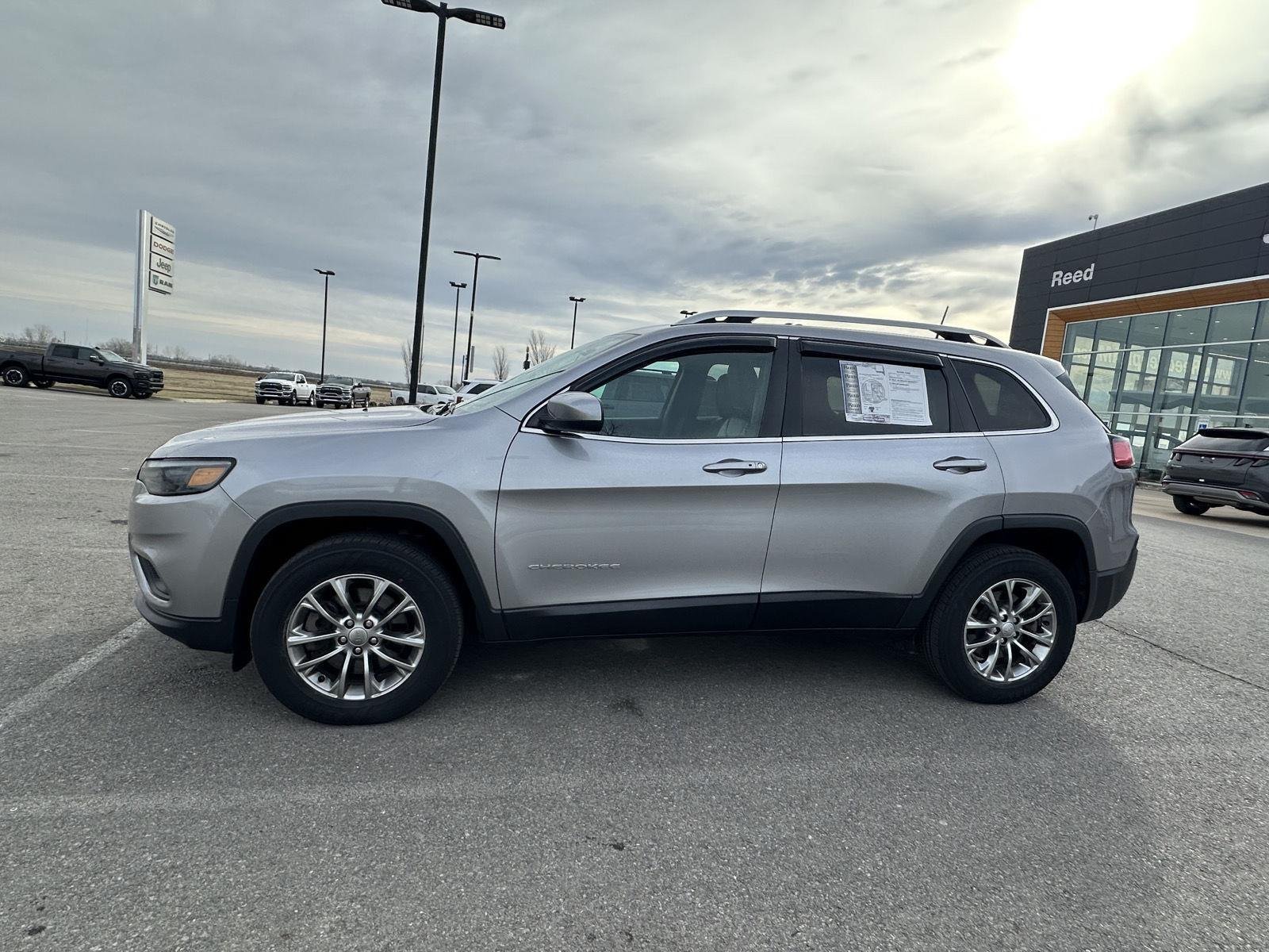 Used 2019 Jeep Cherokee Latitude Plus with VIN 1C4PJMLB1KD193920 for sale in Kansas City
