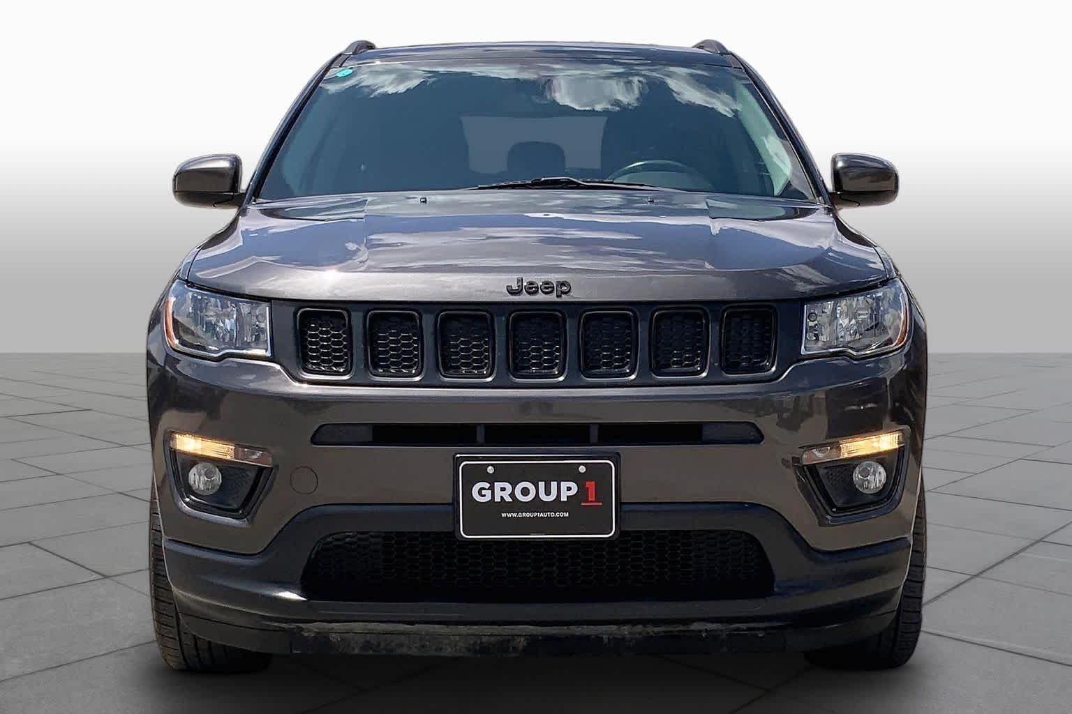 Used 2019 Granite Crystal Metallic Clearcoat Jeep Altitude image 4