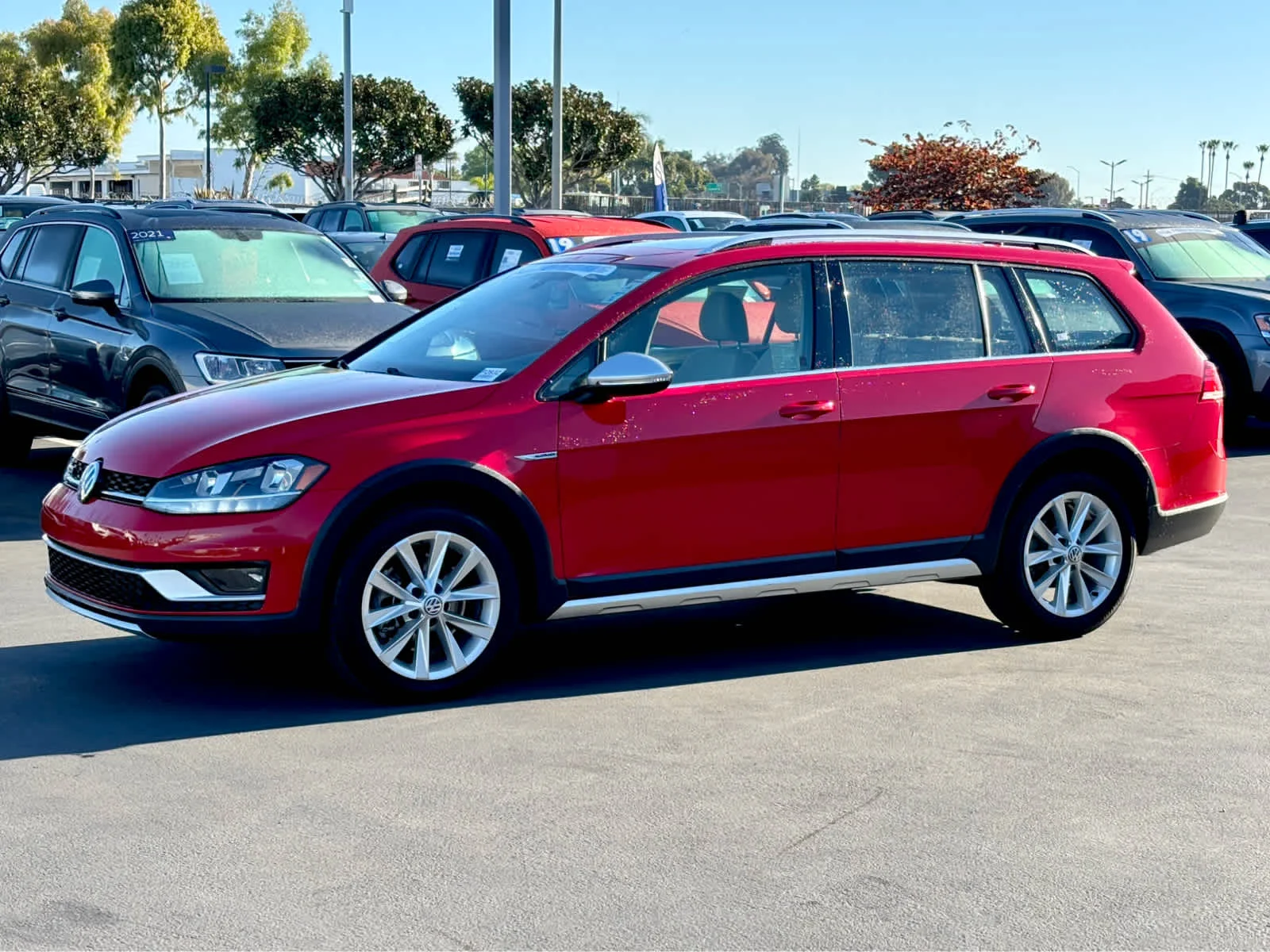Used 2018 Tornado Red Volkswagen SE image 8