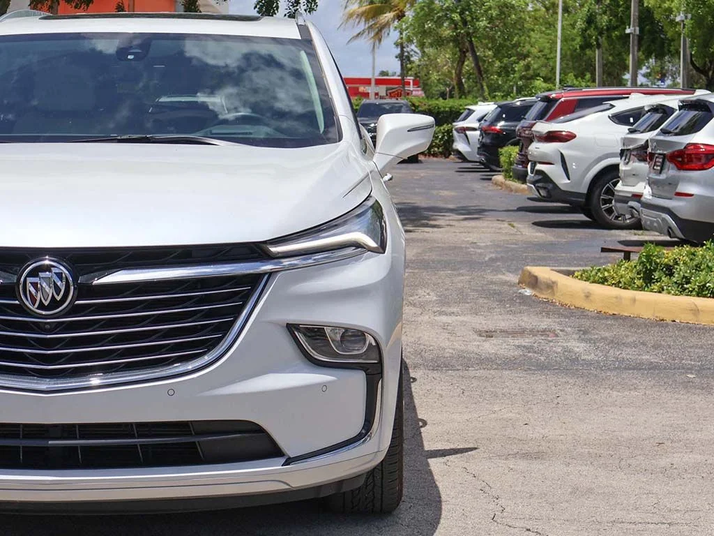 Used 2023 White Buick Premium Group image 18