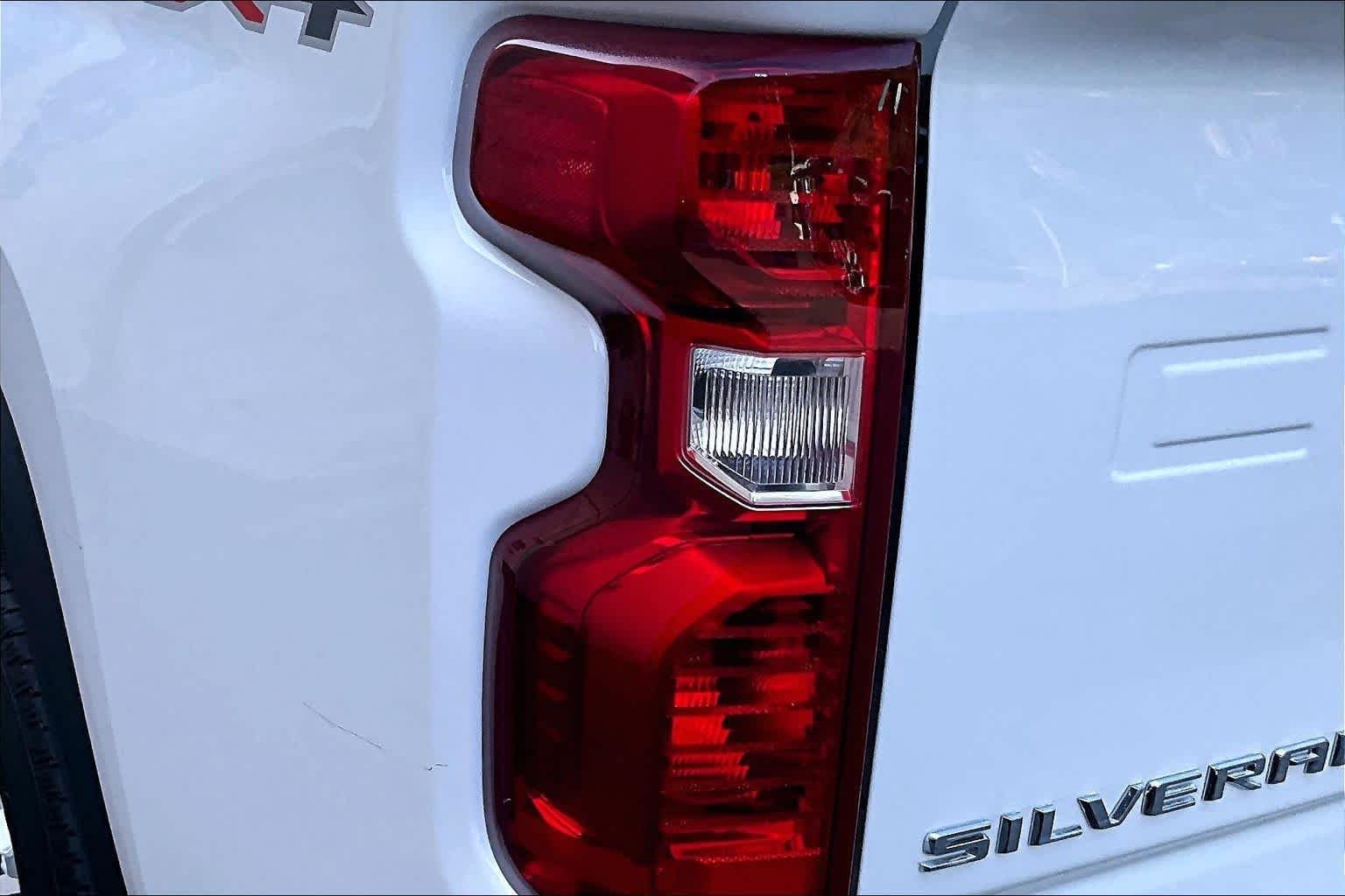Used 2025 Summit White Chevrolet LT image 57