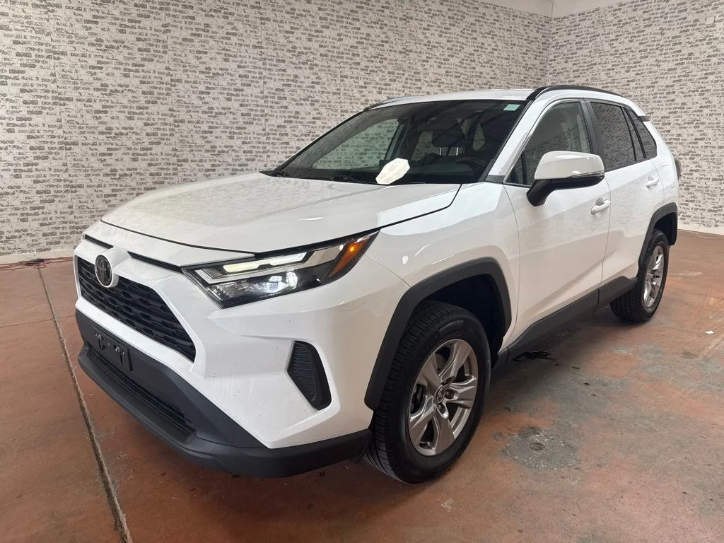 Used 2023 White Toyota XLE image 3