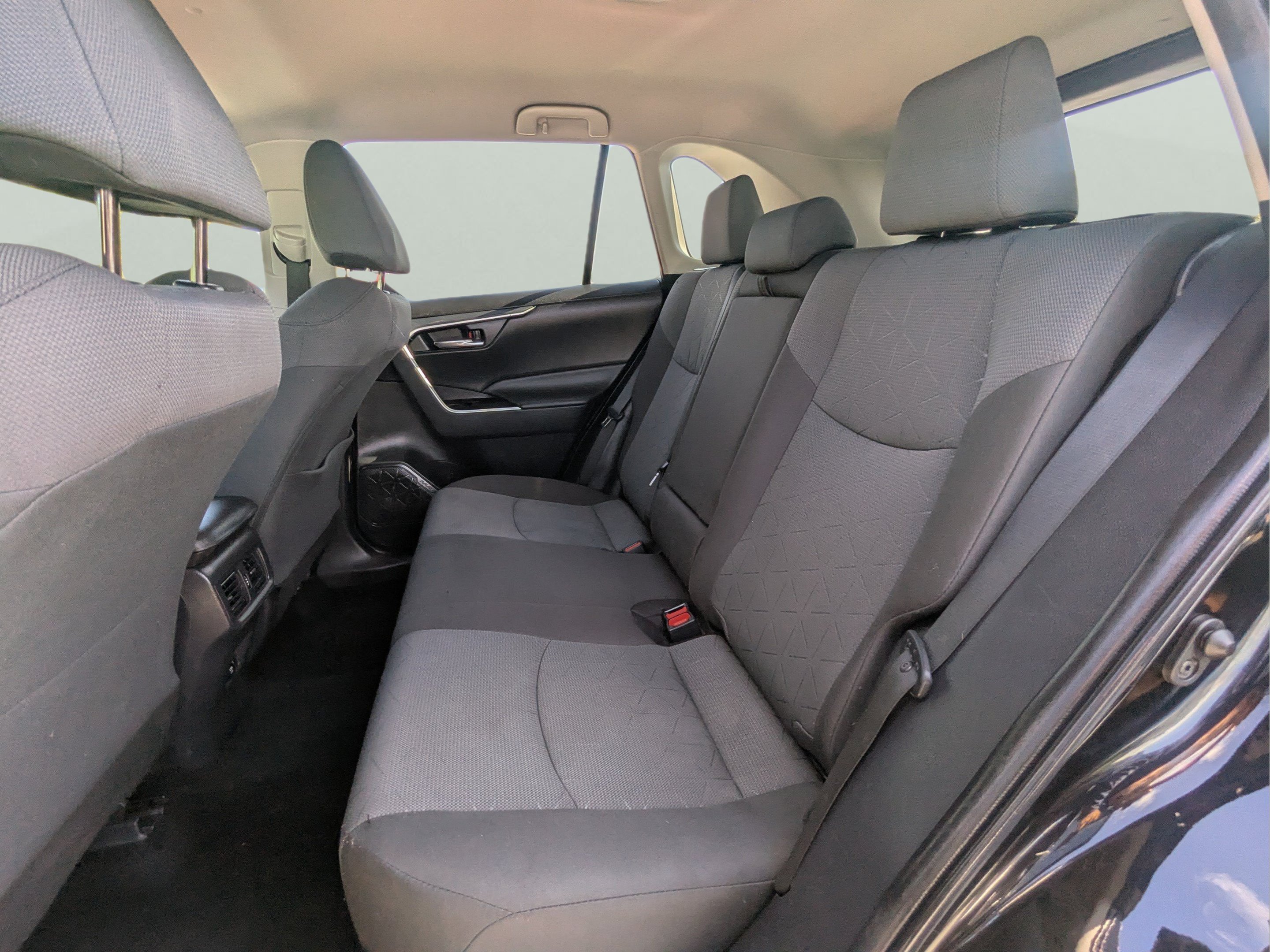 2021 Toyota RAV4 XLE - Photo 15