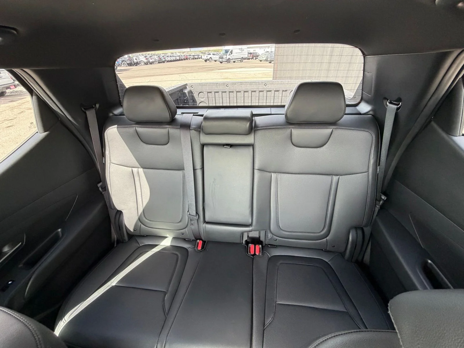 Used 2025 White Hyundai SEL image 23
