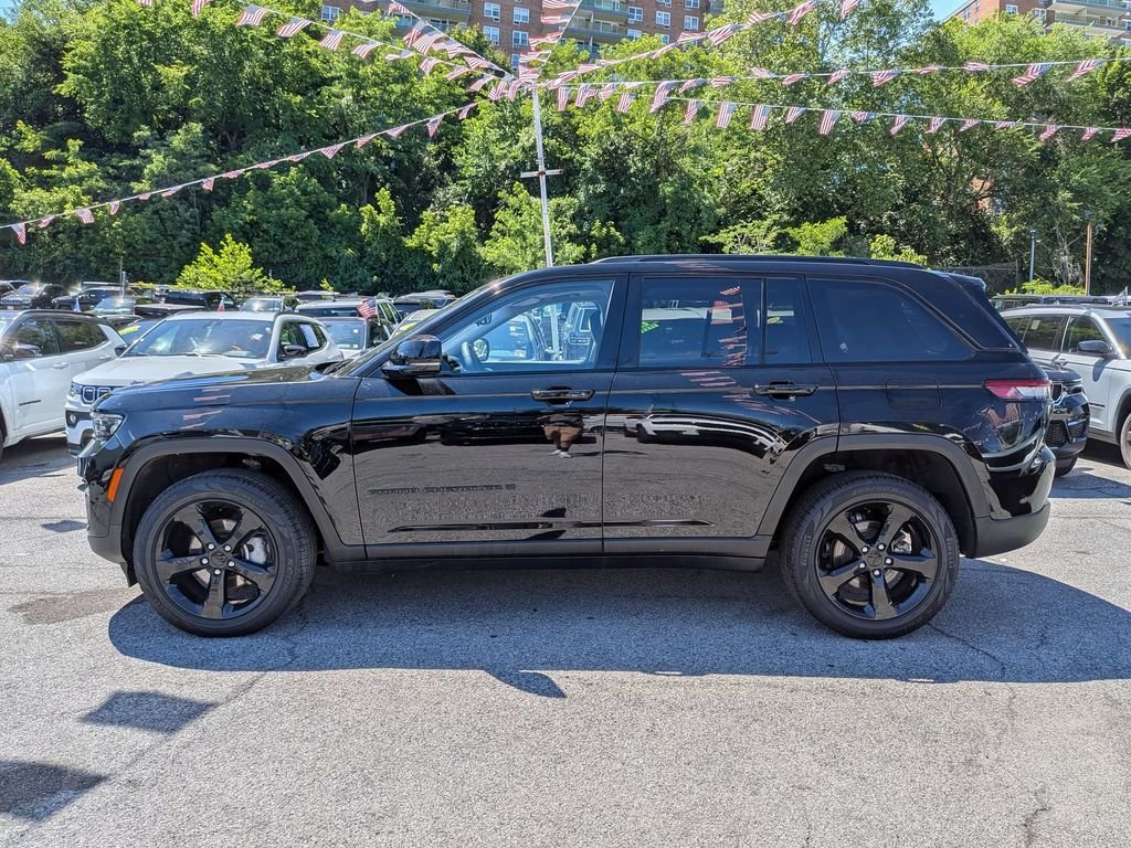 Used 2023 Black Jeep Limited image 11