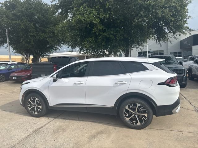 Used 2023 White Kia EX image 1