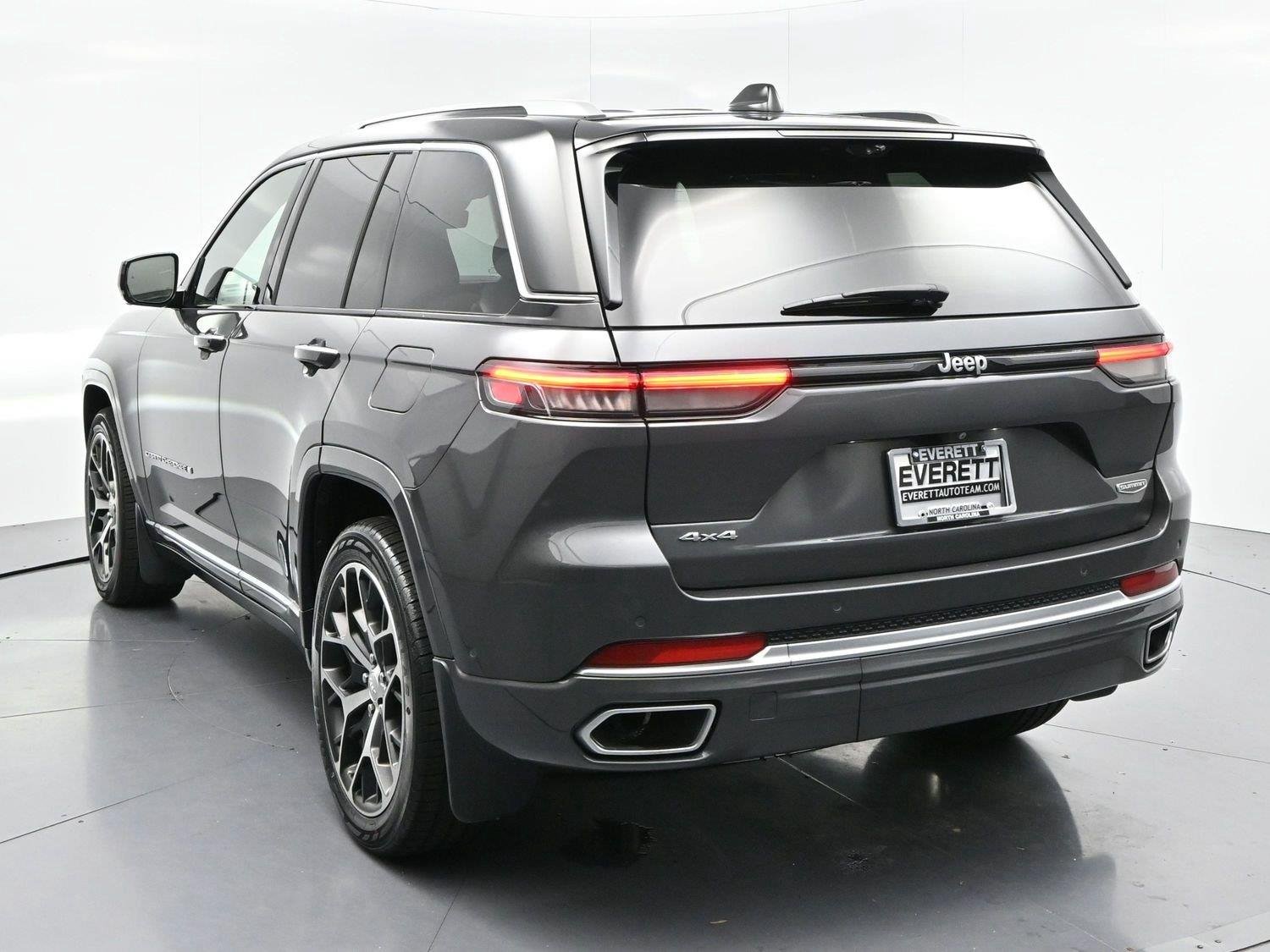 Used 2022 Baltic Gray Metallic Clearcoat Jeep Summit Reserve image 5
