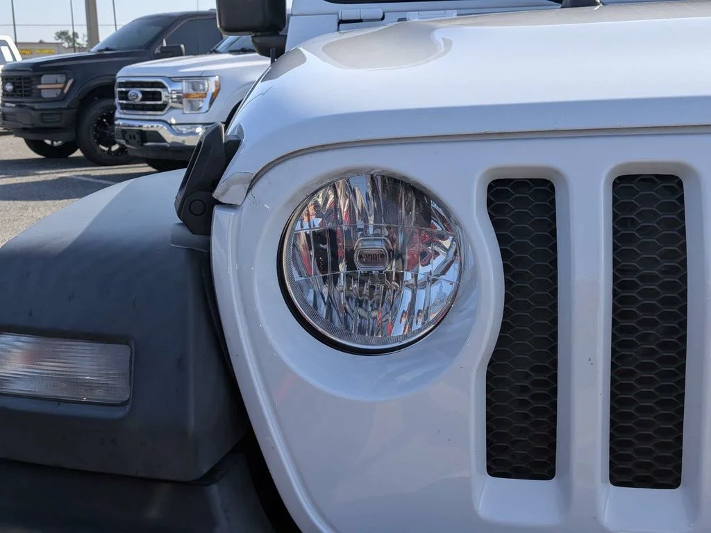 Used 2020 White Jeep Unlimited Sport image 9