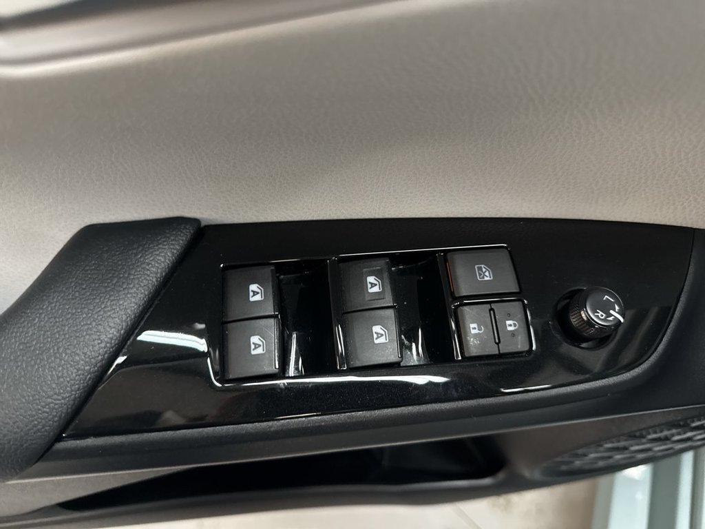 Used 2017 Pearl Toyota Four image 13