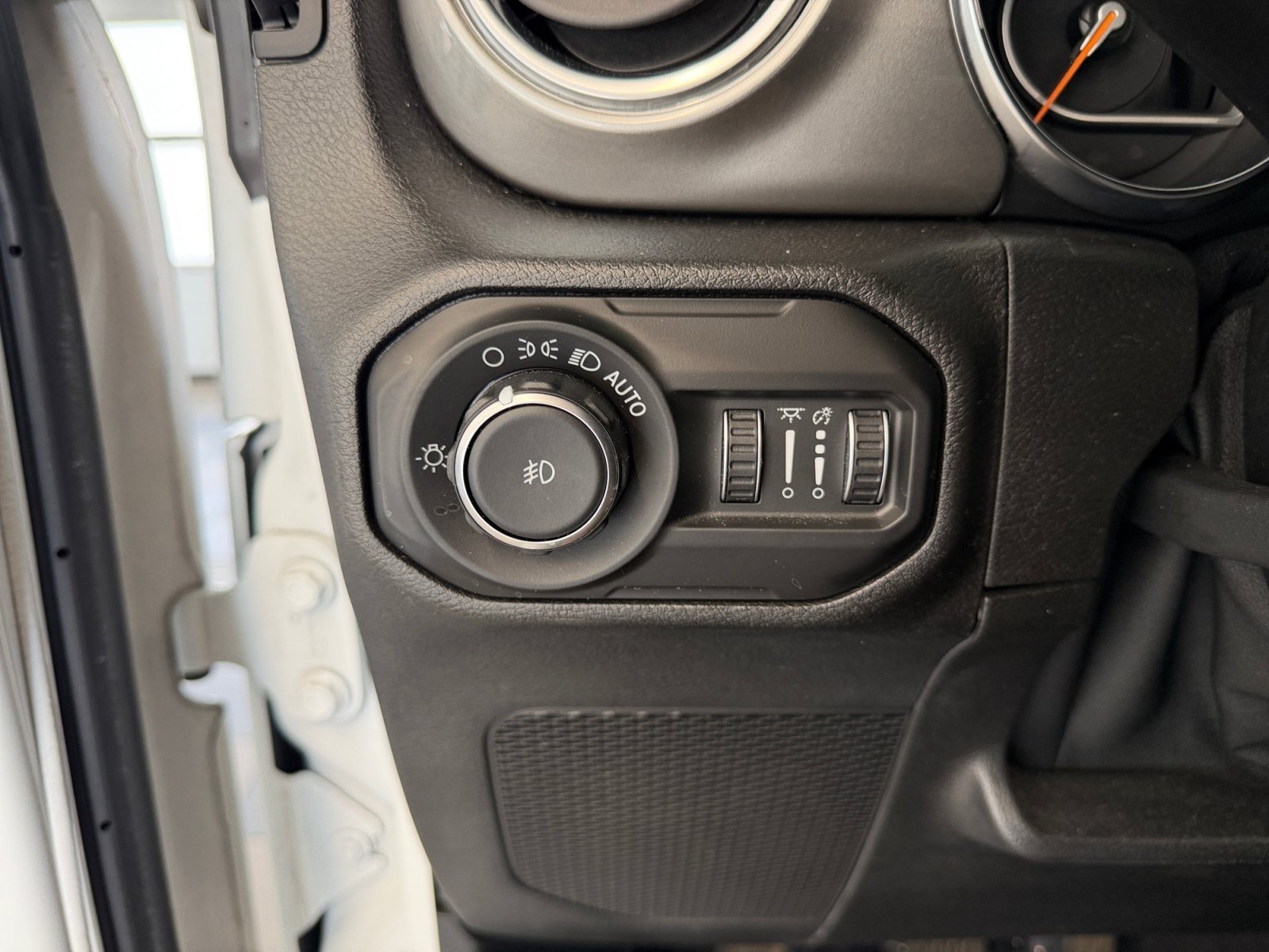 Used 2021 Bright White Clearcoat Jeep Unlimited Sahara image 17