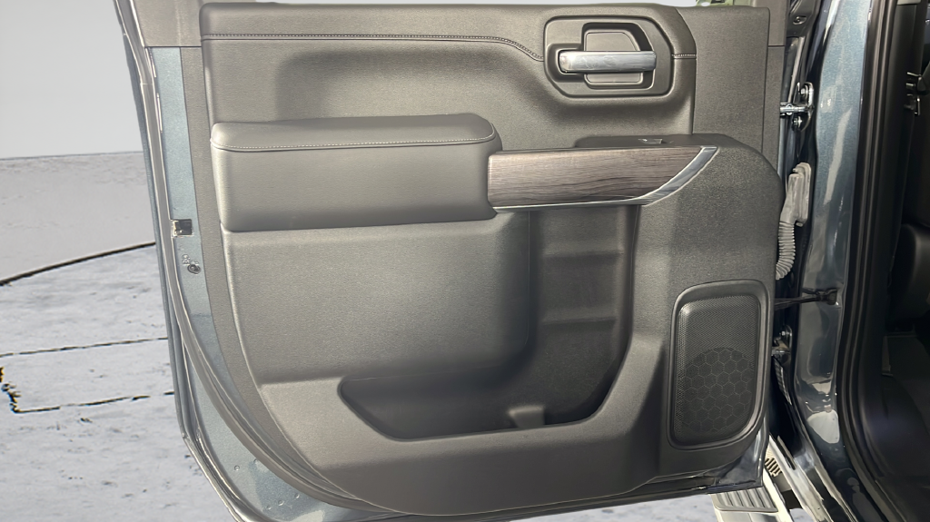 Used 2020 Shadow Gray Metallic Chevrolet LTZ image 15