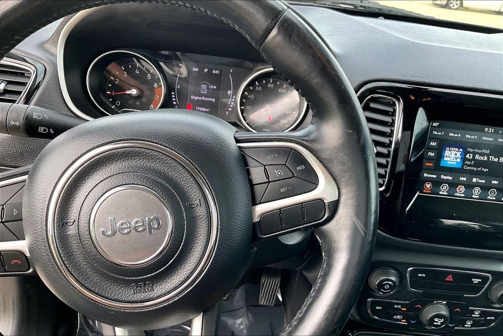 Used 2019 Silver Jeep Latitude image 18