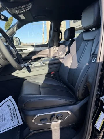New 2026 High Gloss Black Exterior Paint Jeep Limited Altitude image 5