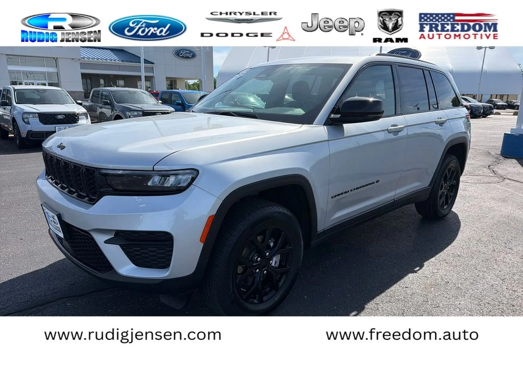 Used 2025 Silver Jeep Altitude image 1