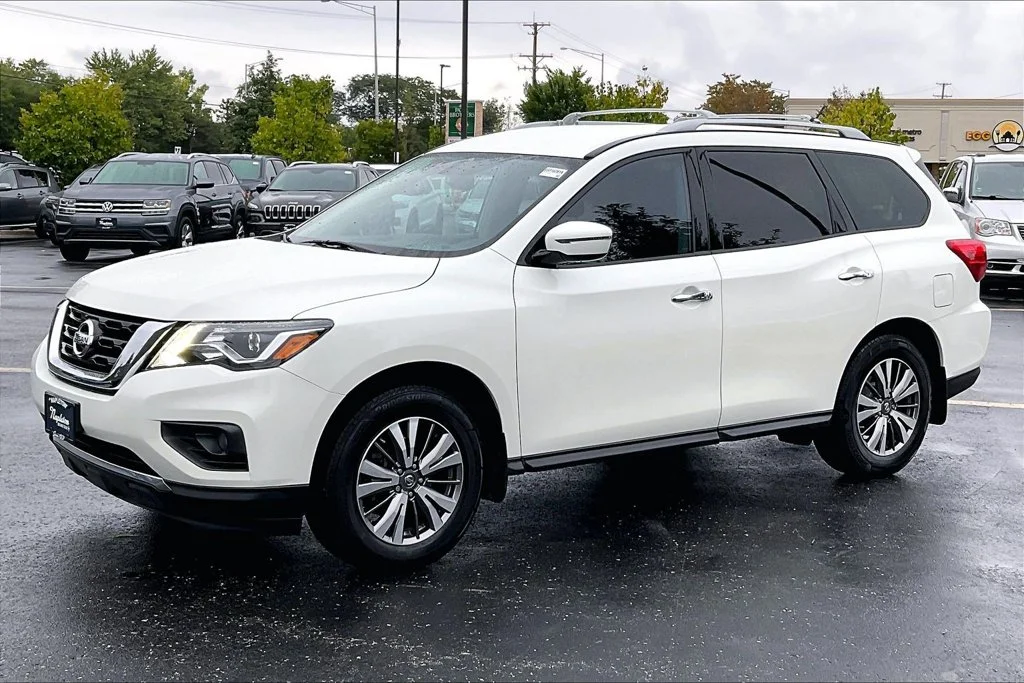 Used 2018 White Nissan SV image 15