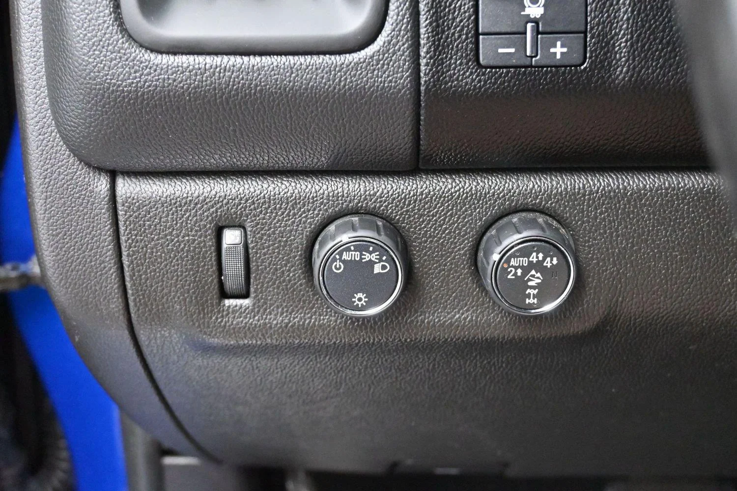 Used 2020 KINETIC BLUE METALLIC Chevrolet 4WD ZR2 image 30