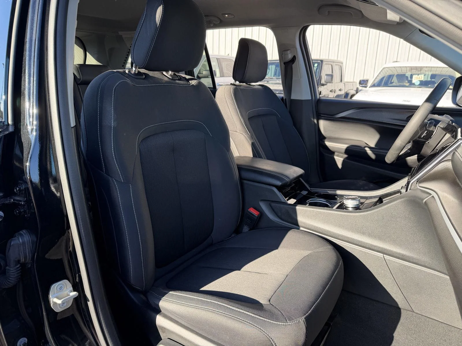 Used 2023 Diamond Black Crystal Pearlcoat Jeep Laredo image 22