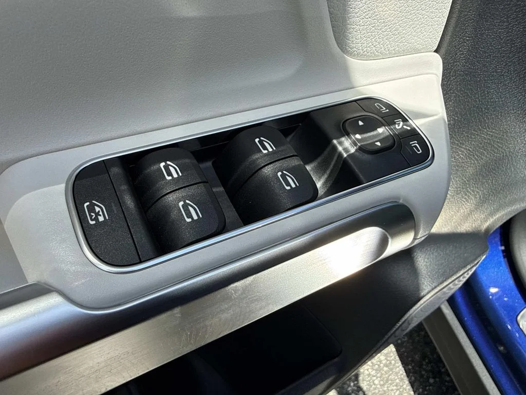 Used 2022  Mercedes-Benz GLB 35 AMG® image 22