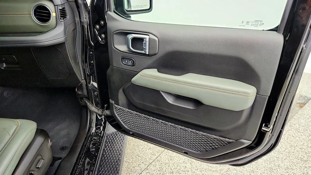 Used 2024 Black Clearcoat Jeep High Altitude 4x4 image 26