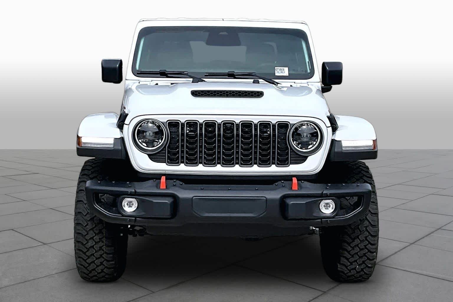 New 2026 Bright White Clear-Coat Exterior Paint Jeep Mojave X image 4