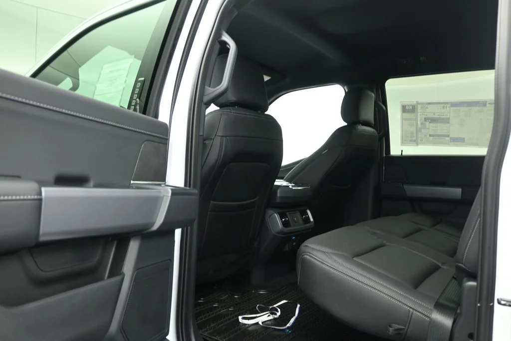New 2026 Oxford White Ford XLT image 19