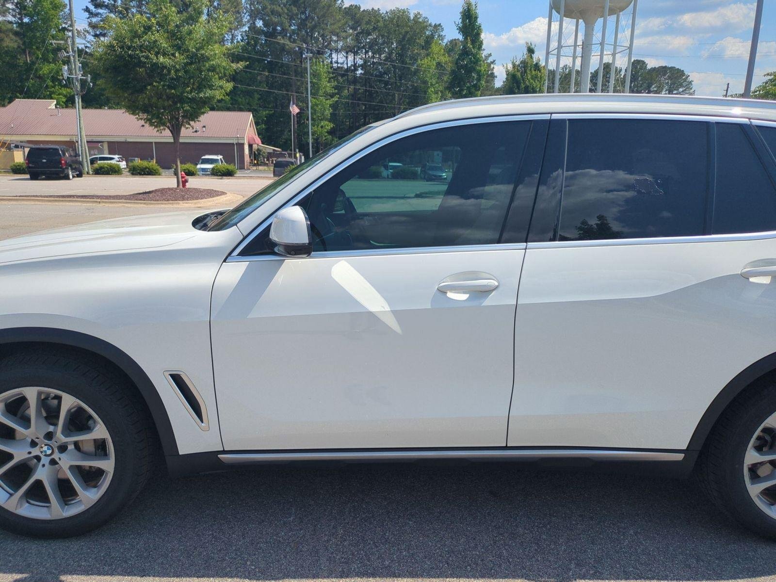 Used 2022 Alpine White BMW sDrive40i image 15