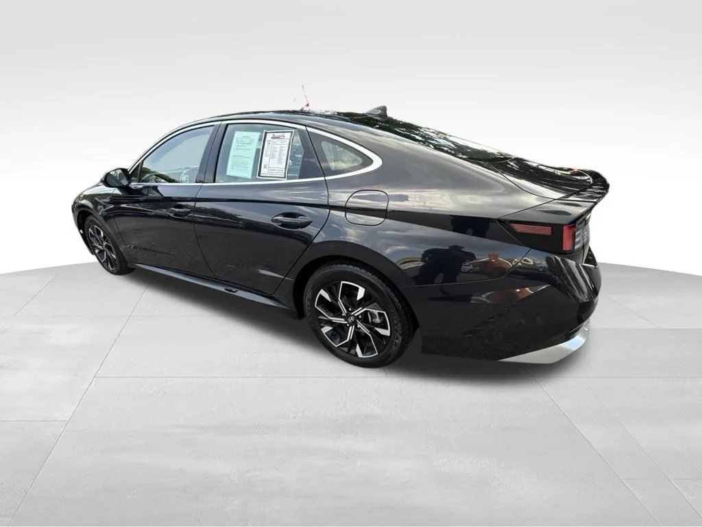 Used 2025 Blue Hyundai SEL image 3
