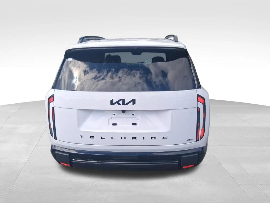 Used 2027 White Kia  image 4