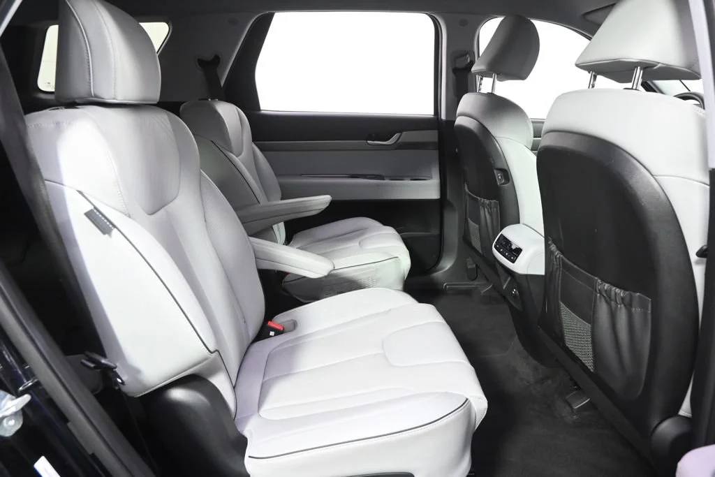 Used 2025 Black Hyundai SEL image 18