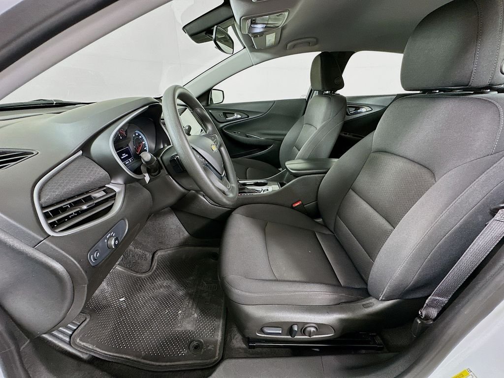 Used 2025 Summit White Chevrolet LT image 20