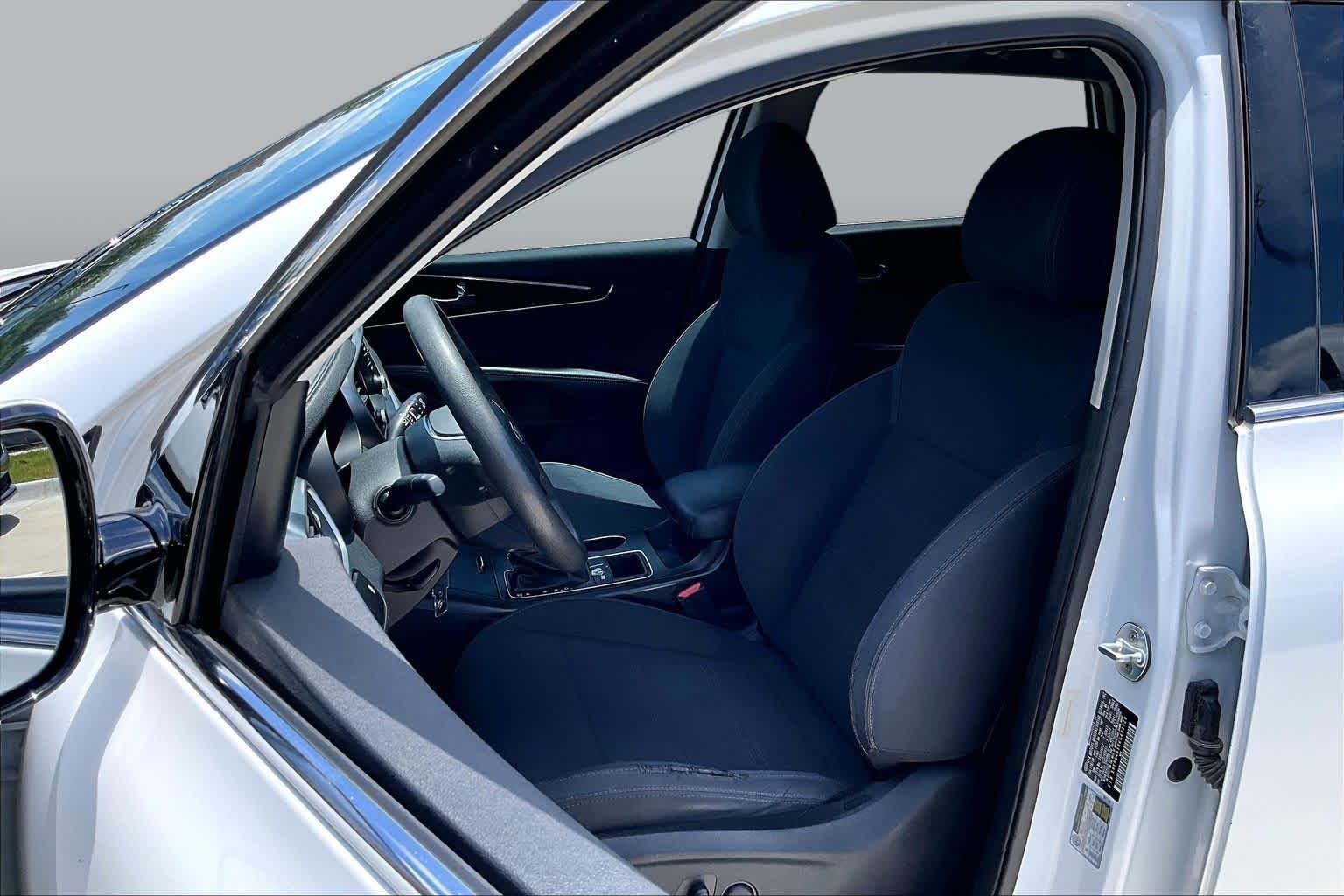 Used 2019 Snow White Pearl Kia LX V6 image 8
