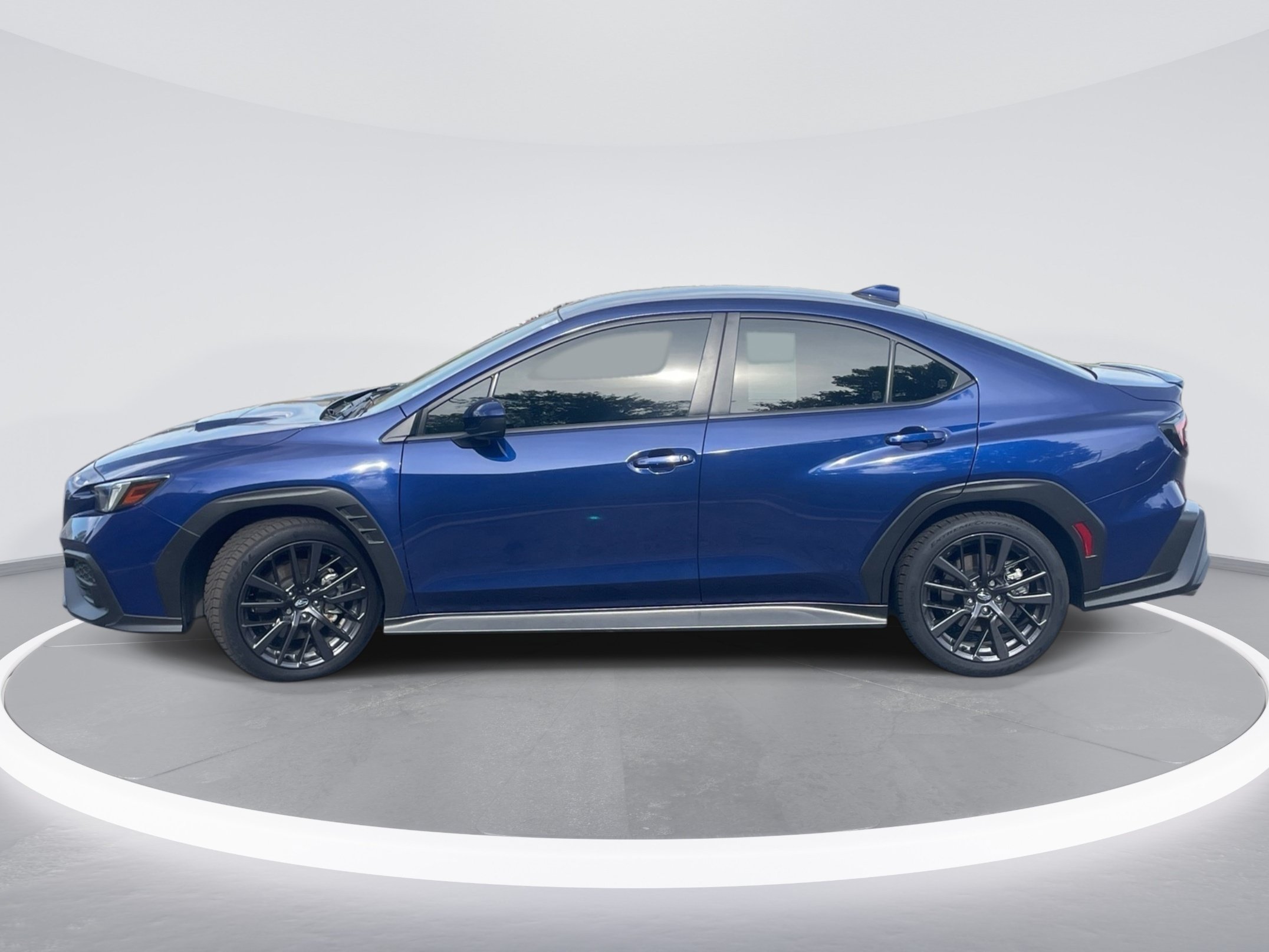 Used 2022 Sapphire Blue Subaru Premium image 4