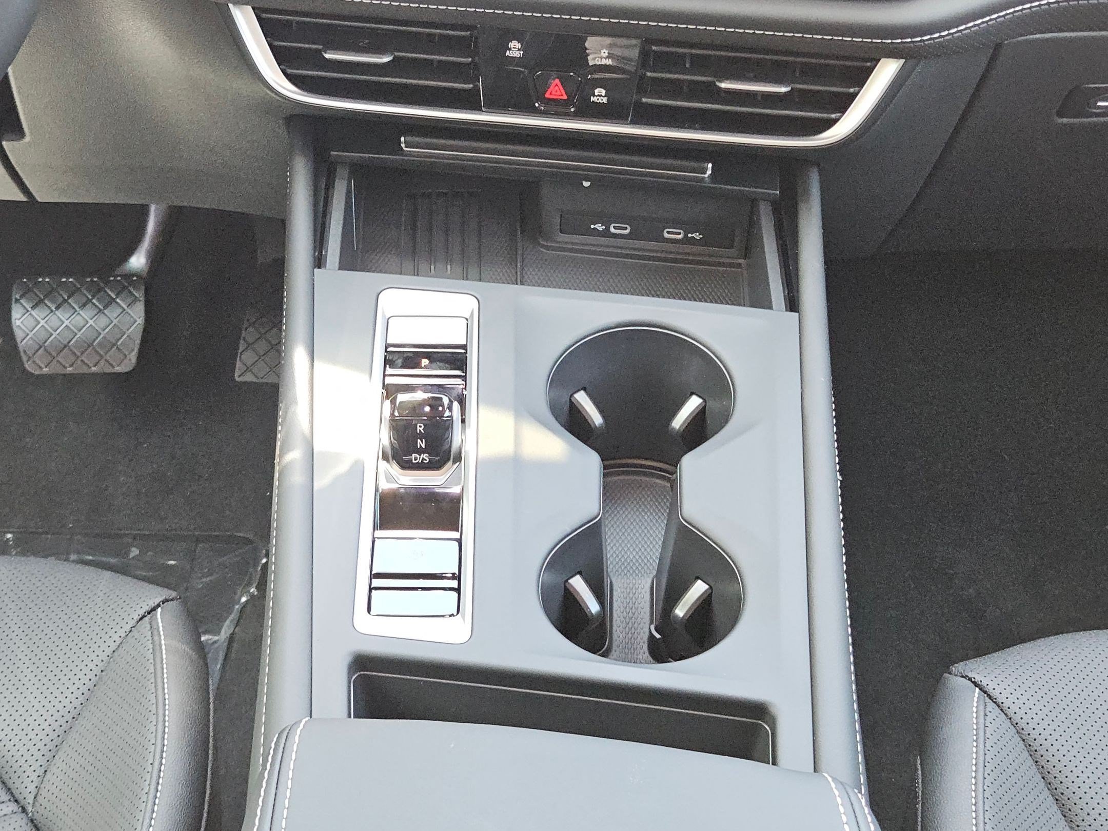 New 2026 Opal White Pearl Volkswagen 2.0T SE image 17