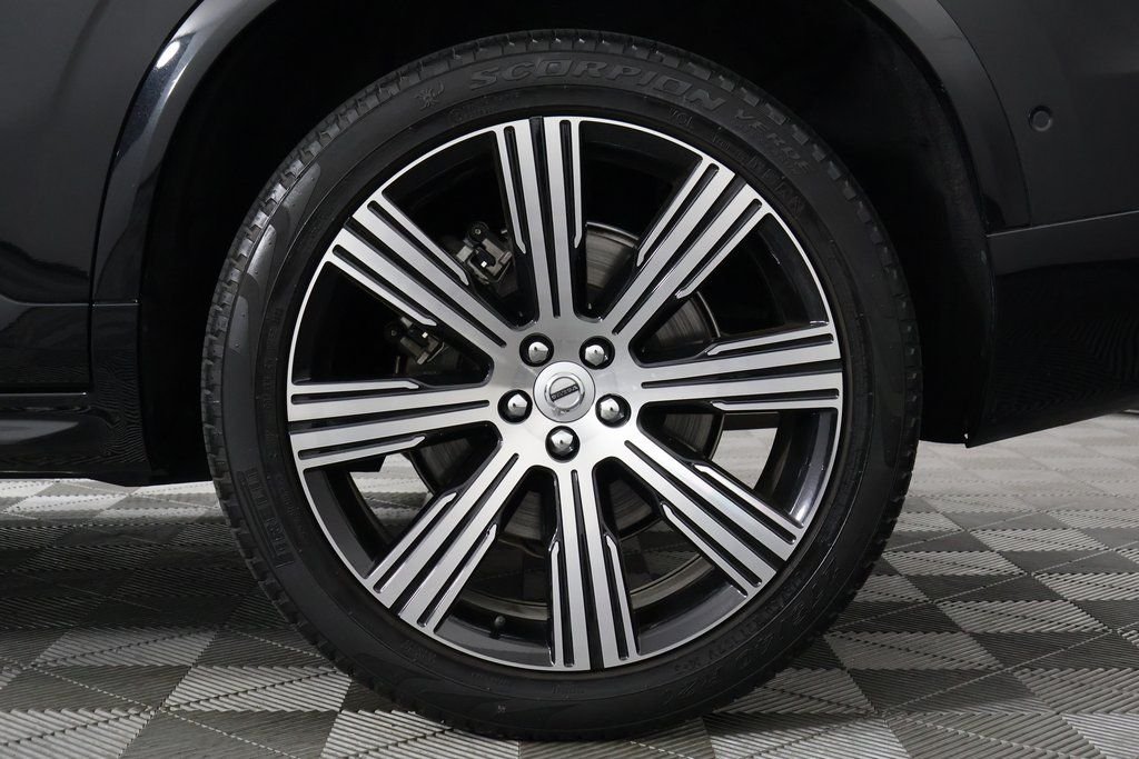 Used 2024 Onyx Black Metallic Volvo B5 Plus image 17