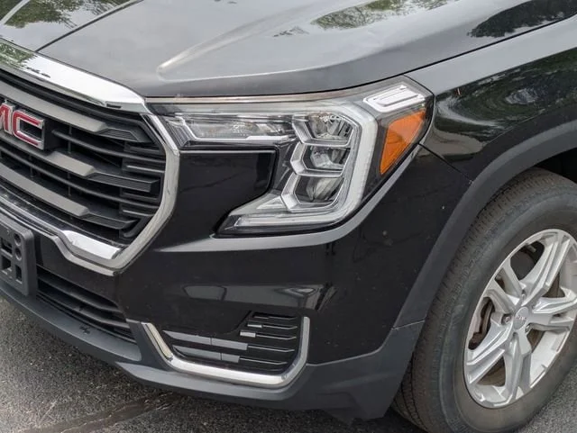 Used 2023 Ebony Twilight Metallic GMC SLE image 9