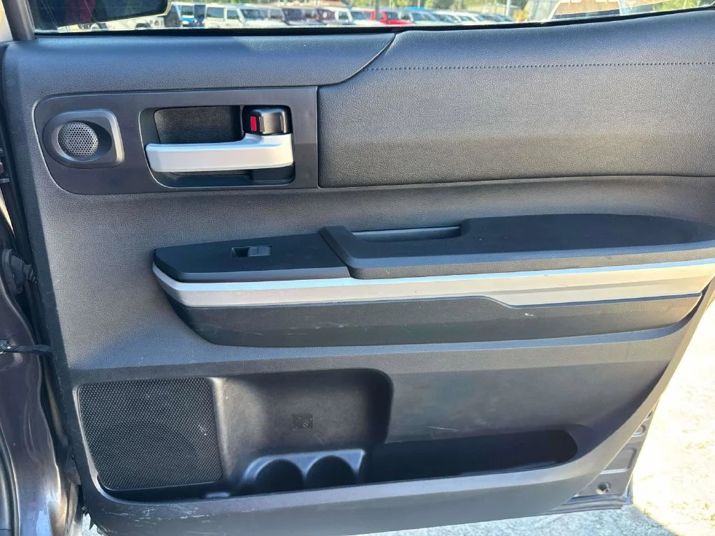 Used 2015 Gray Toyota SR5 image 24