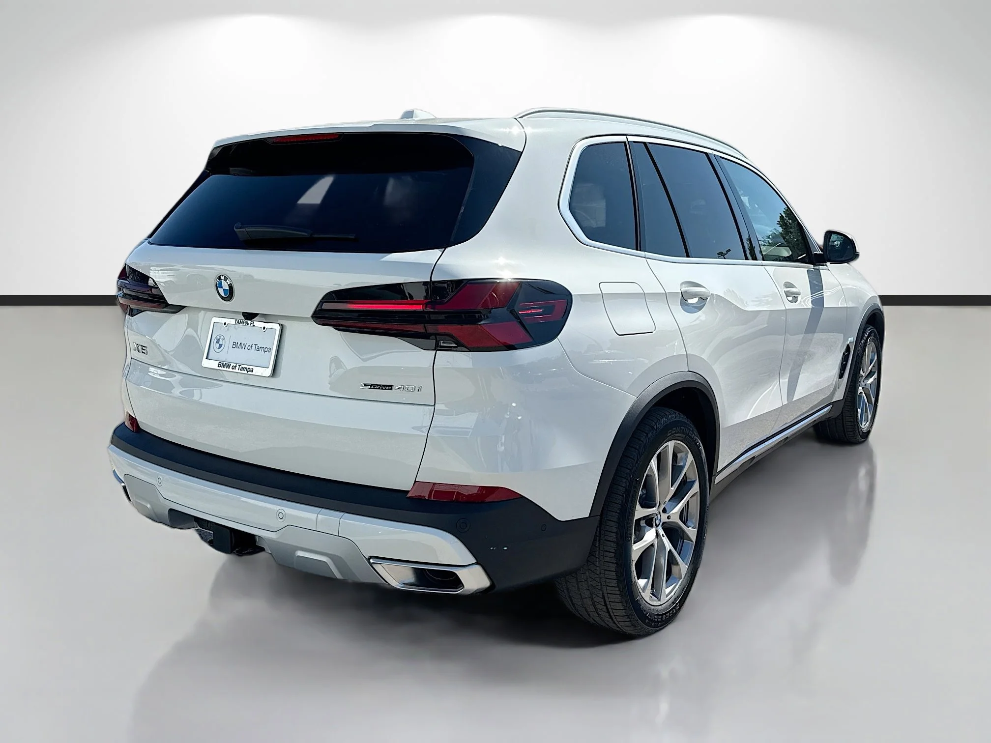 New 2026 Alpine White BMW sDrive40i image 3