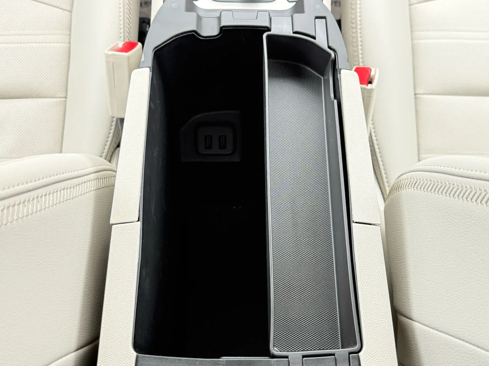 Used 2023 White Frost Tricoat GMC Denali image 28