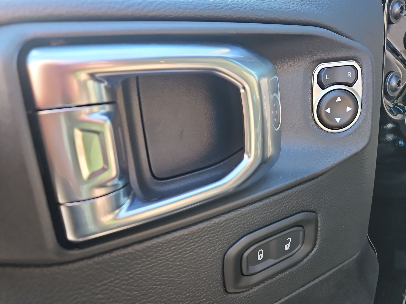 2025 Jeep Wrangler 4-Door Sahara - Photo 22