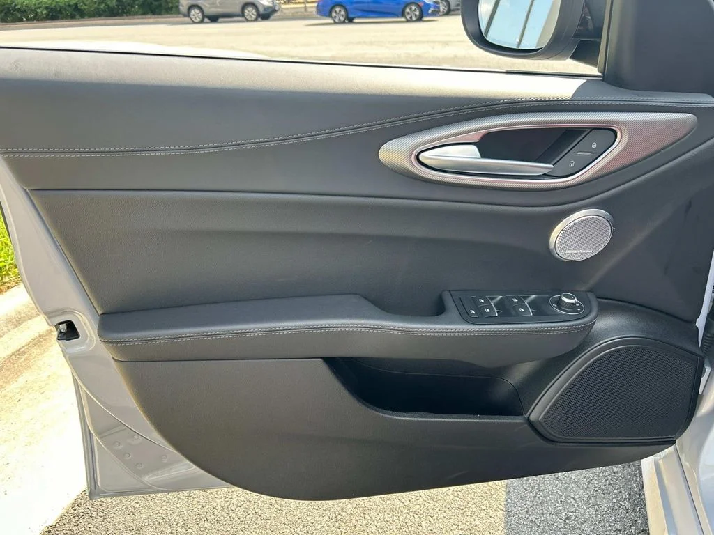 2025 Alfa Romeo Giulia Base - Photo 21