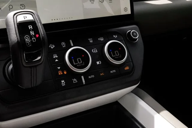New 2026 Fuji White Land Rover S image 34