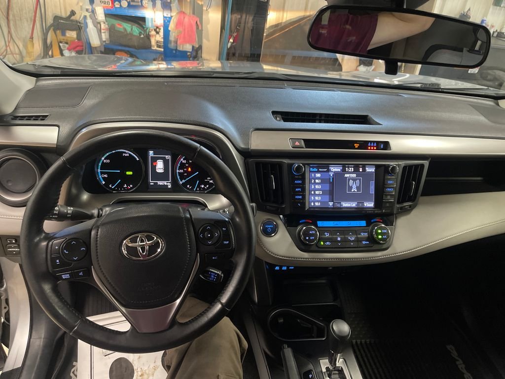 Certified Used 2017 Silver Toyota XLE image 17